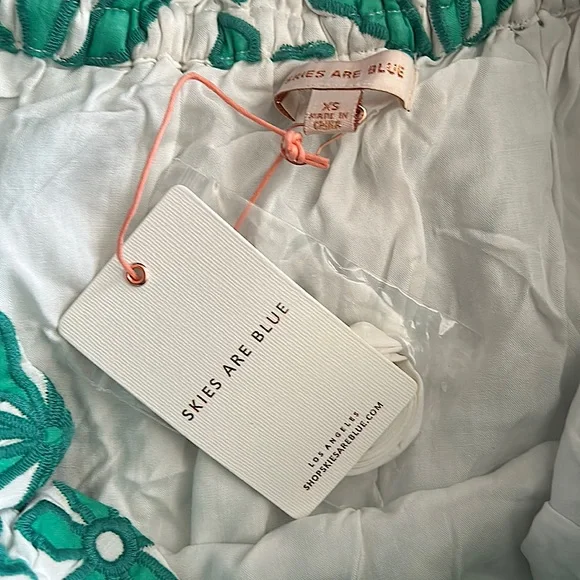 Skies Are Blue NWT Green/White Floral Short Sleeve Crop Top Shirt **Sz XS**🌸🌸 - Picture 3 of 6